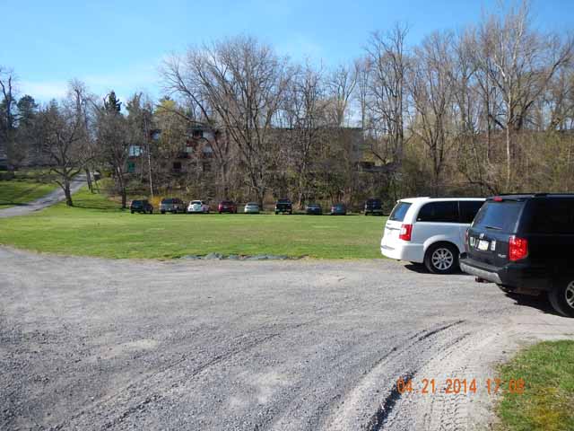 DSCN0503.jpg -                                With all the cars, I knew the crowd would be an issue.