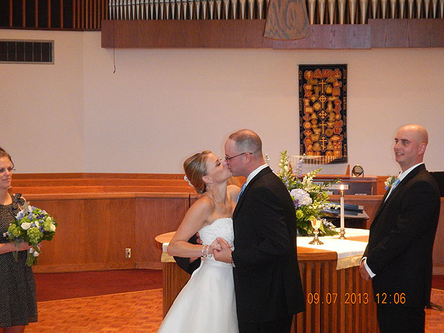 DSCN0061.jpg -                  Just Married!              