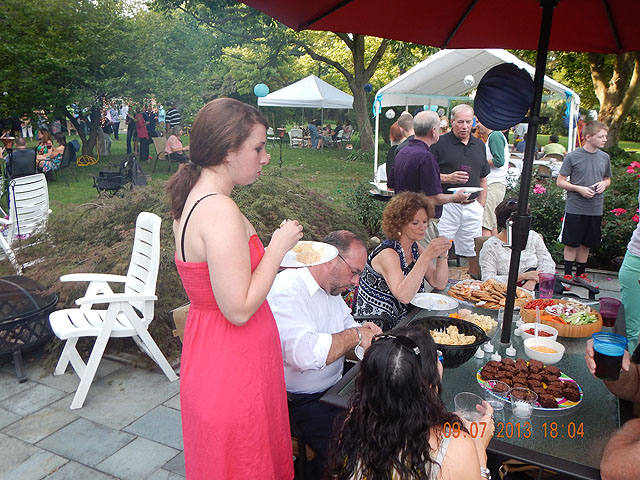 DSCN0090.jpg -                                Pig Roast after the Luncheon 6