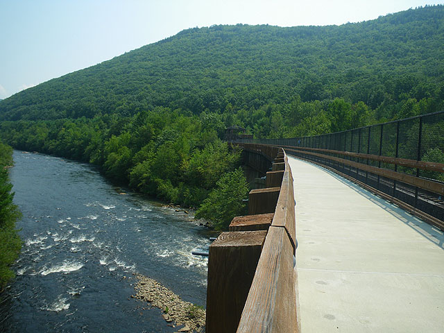 IMGP0238.jpg - Lehigh during a water release 5