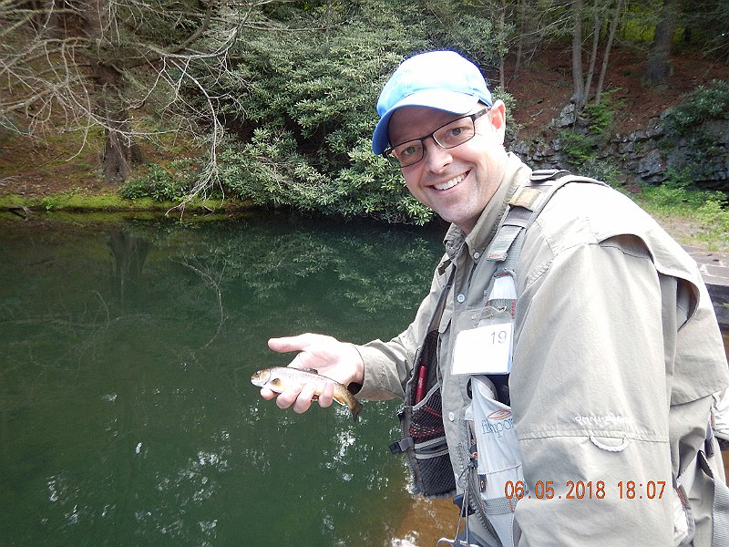 -HIckory-043-.jpg - Garys fish face.