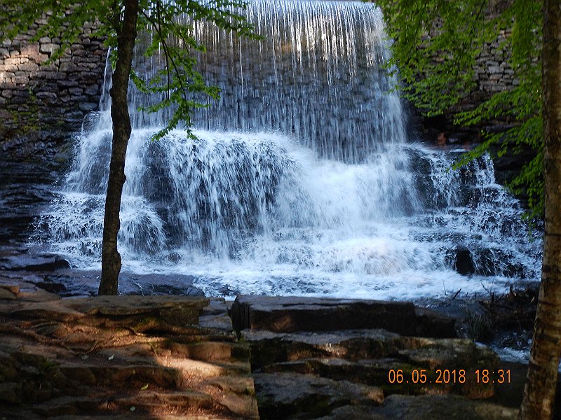 -HIckory-044-.jpg - Below the dam.