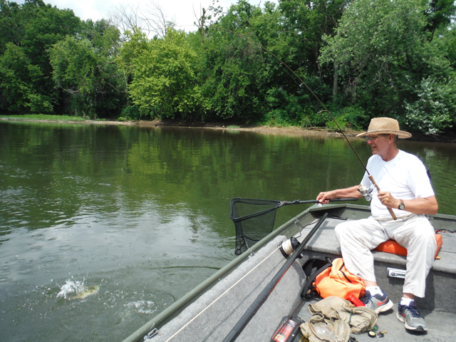 DSCF9446.jpg - Then when you think you got a big one and pull out the net....