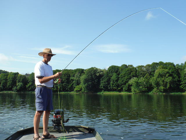 DSCF9489.jpg - Doing the fly rod thing.  Started catching bass on the surface using Clouser poppers.