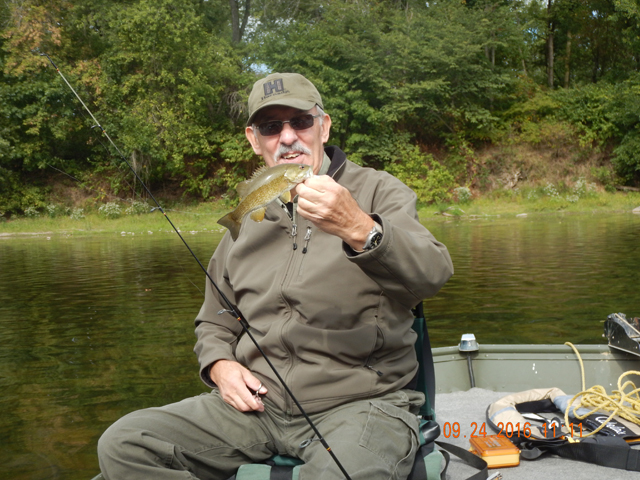 DSCN1716.jpg - Ed finally got one in the boat.  Seems his luck today was to hook and "quick release".                               