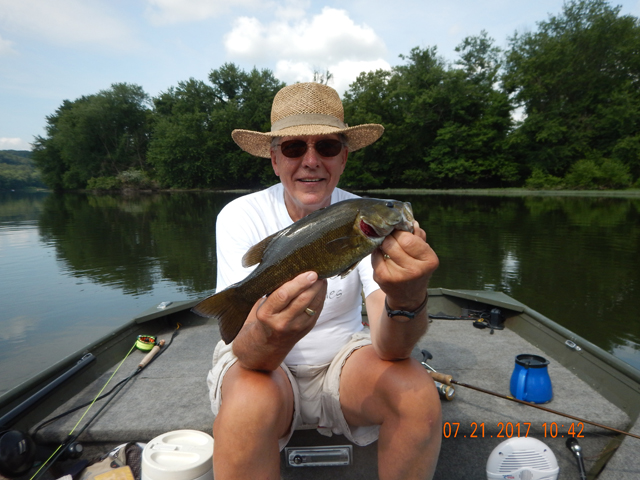 DSCN2229.jpg - This was probably one of the bigger fish of the day.  Now, that doesn't count the ones that got away.  Ed and I both lost what we thought were really nice fish.                               
