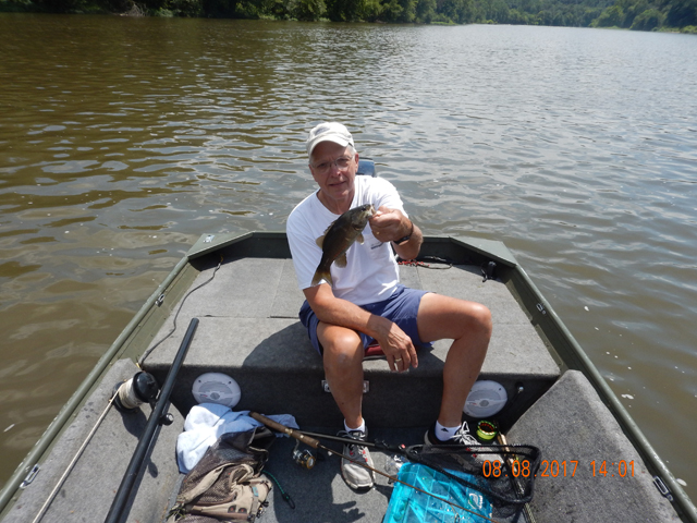 DSCN2312.jpg -                          Not a bad fish.      