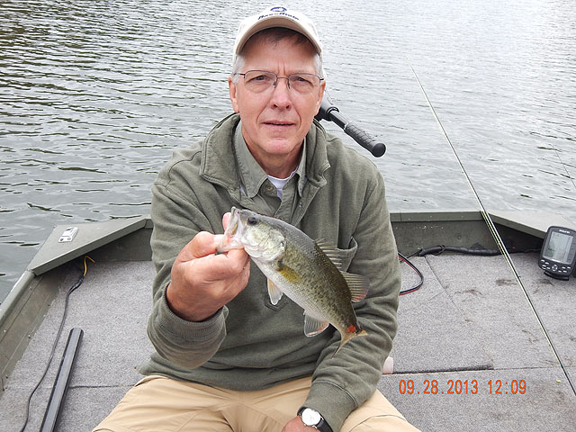 DSCN0141.jpg -                                Caught small largemouth and a few sunnies but the lake is alleged to hold record book type bass.