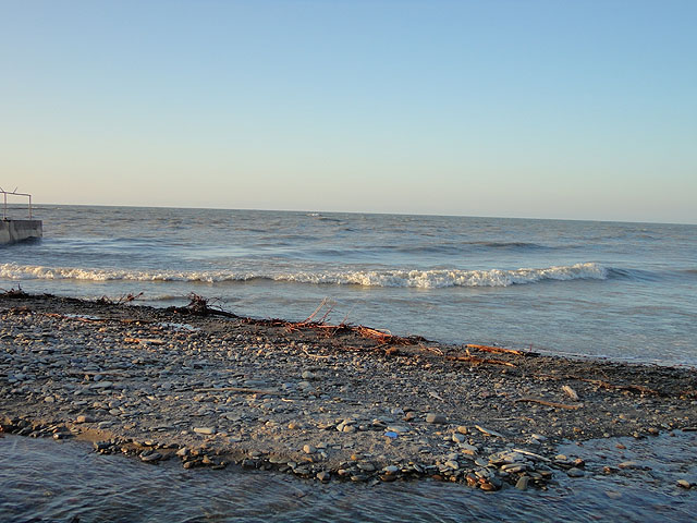 DSC00537.jpg - Lake Erie in the wind looks like the ocean.                               