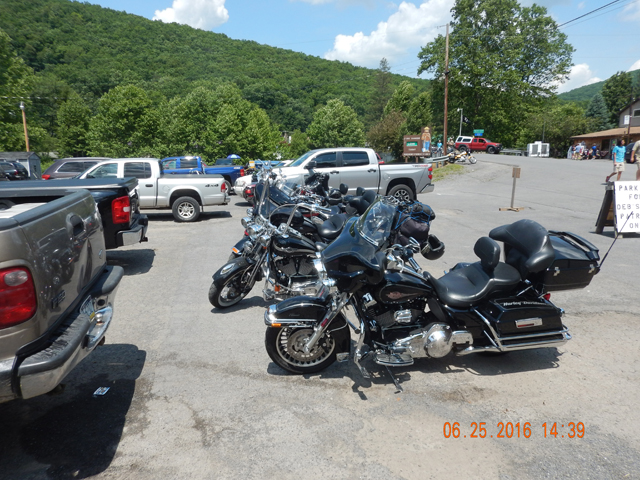 DSCN1473.jpg -   And, yes, there were motorcycles but not as many as in past years...even with the warm sunny weather.                             