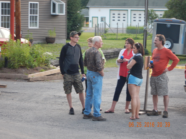 DSCN1481.jpg -                      Formal attire for snake hunt.          