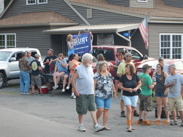DSCN1482.jpg -                        Yep, Trump was popular in this neck of the country too!        