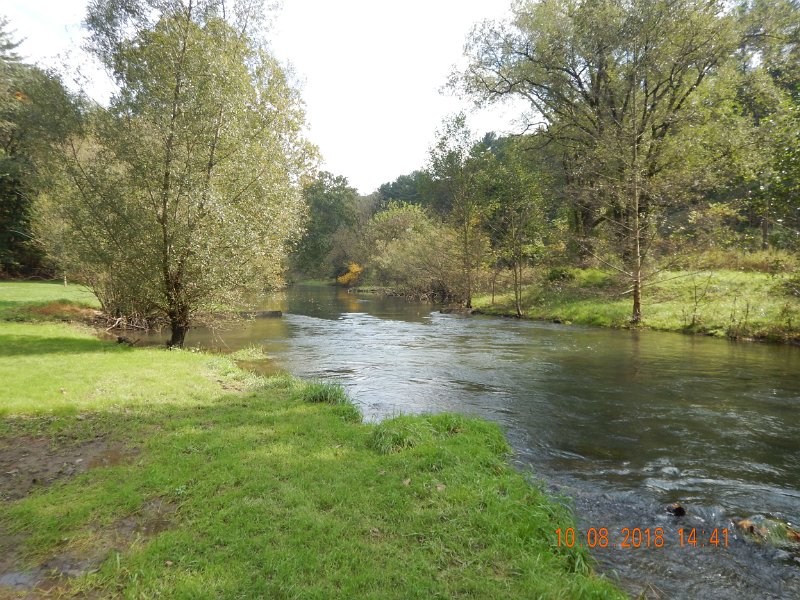 $Spring Creek011$.jpg - Think I only saw one or two fish raise.  One other angler caught two but that was all I saw.  Supposedly there are lots of trout here but you couldn't prove it by me.