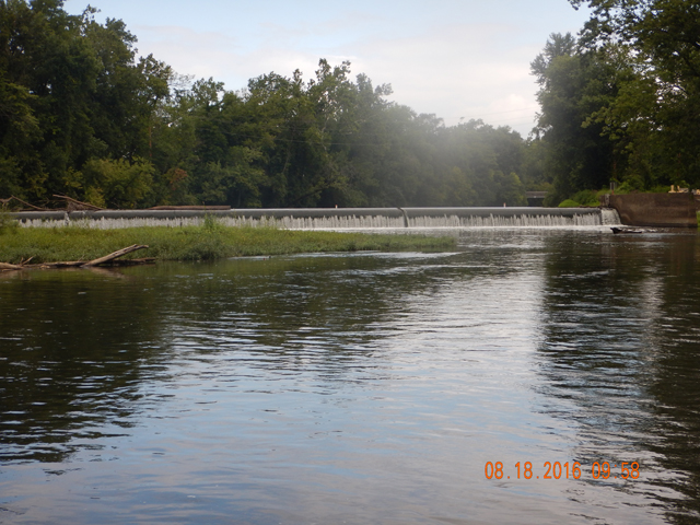 DSCN1626.jpg - The dam just up from the Hanover St park.                               