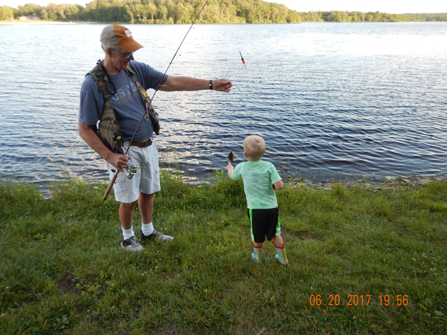DSCN2140.jpg -                                Touch the fish turned into a game.